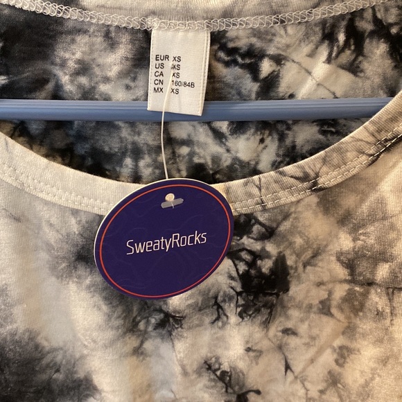 SweatyRocks sleeveless cropped top - Picture 2 of 4